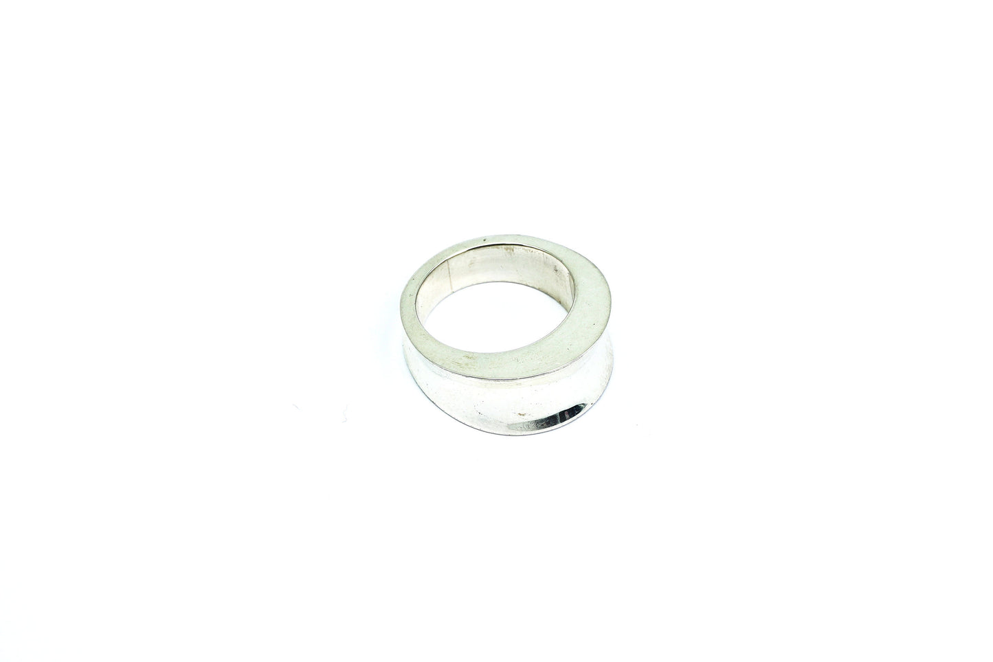 Concave ring
