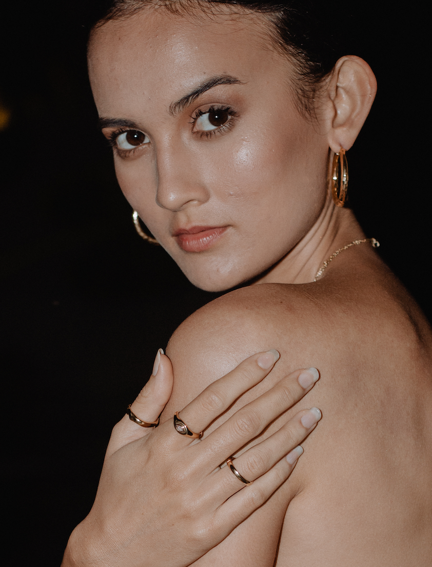 Iris small signet ring